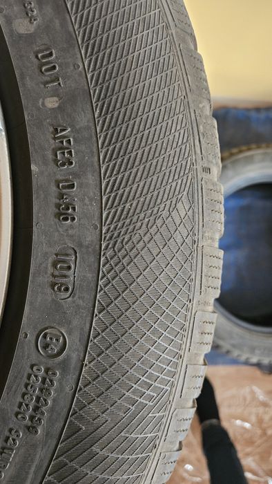 4 броя 215 65 17 зимни гуми Continental WinterContact и Vredestein Win