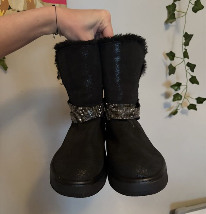 Женские черные угги