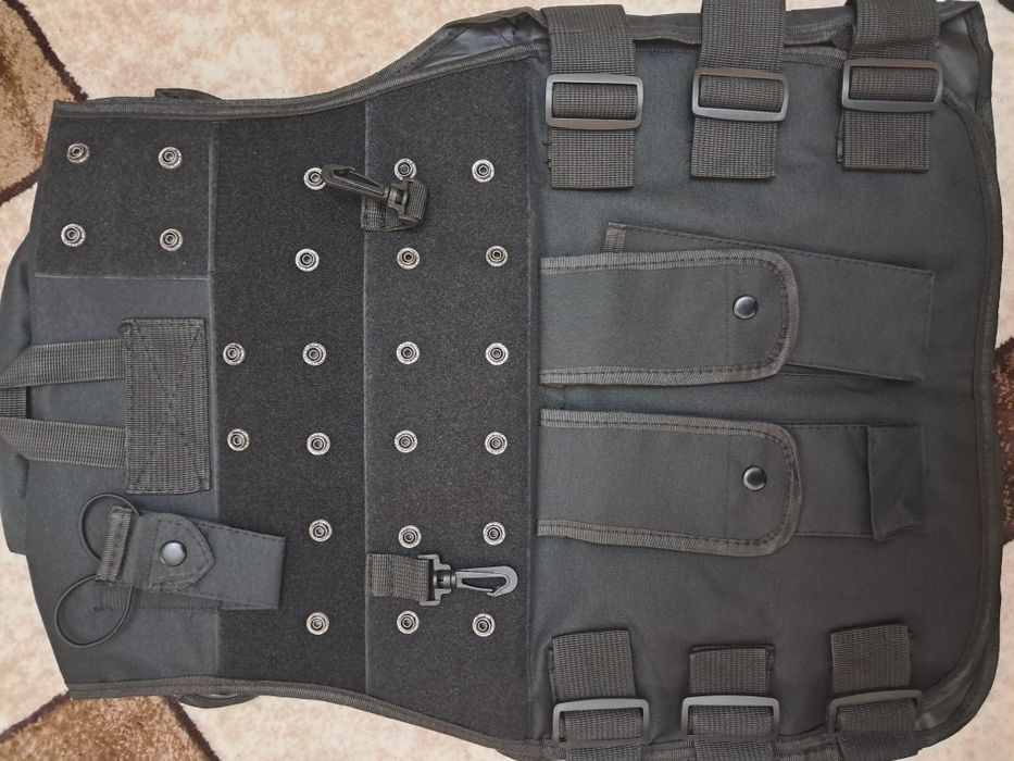 Vând vesta tactica 100 de lei