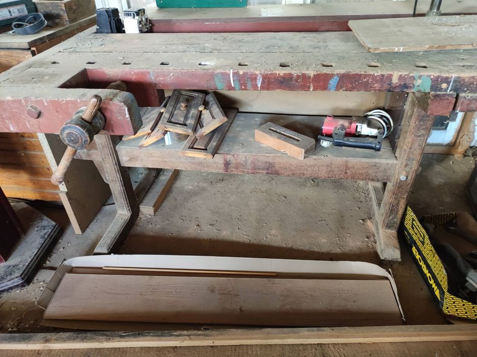 Дърводелска маса и дъска за чертане