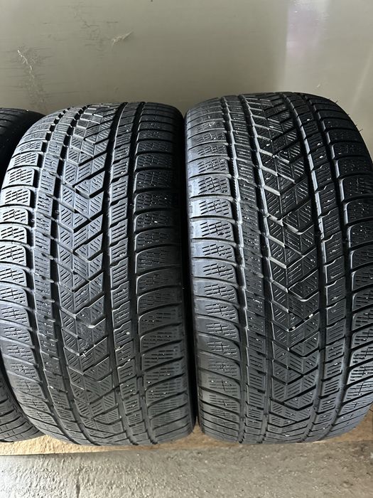 285/35 R22 Pirelli Scorpion Winter DOT 20-21
