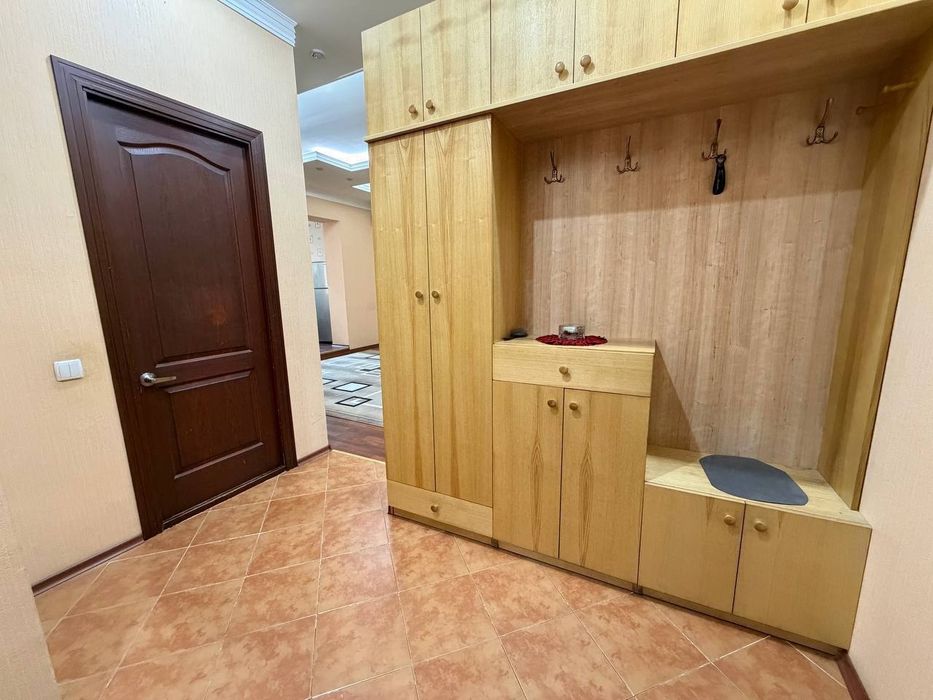 Продается 3х ком квартира, ориентир: гостиница Россия, 74м²