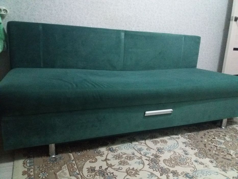 Диван с полками для хранения