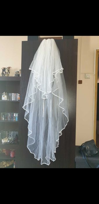 Vand rochie de mireasa cu voal