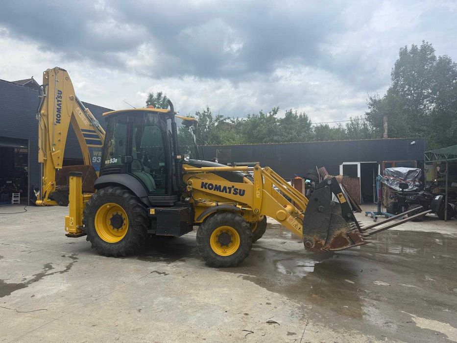 Buldoexcavator KOMATSU model WB93R-8