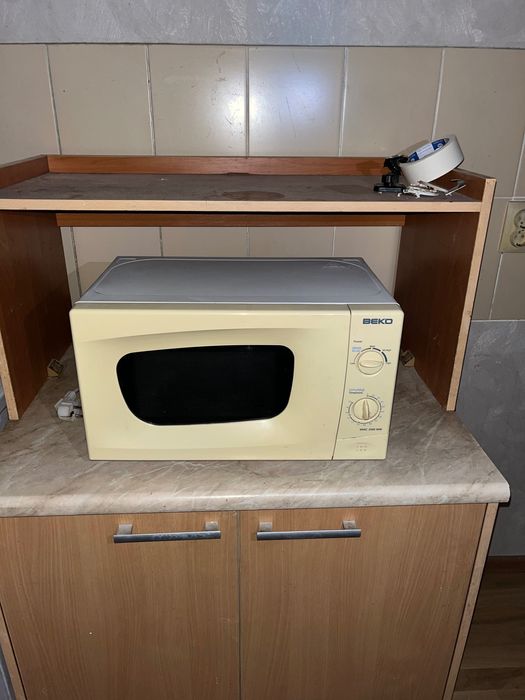 Холодильник с микроволновкой