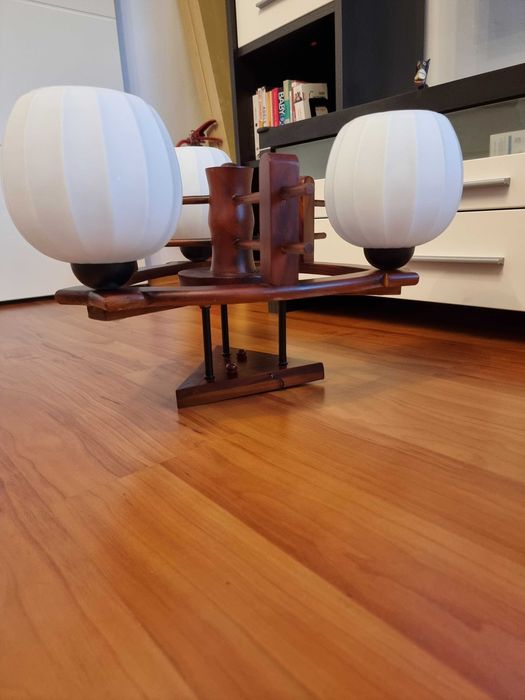 Lustra lemn cires 3 globuri sticla alba forma roata