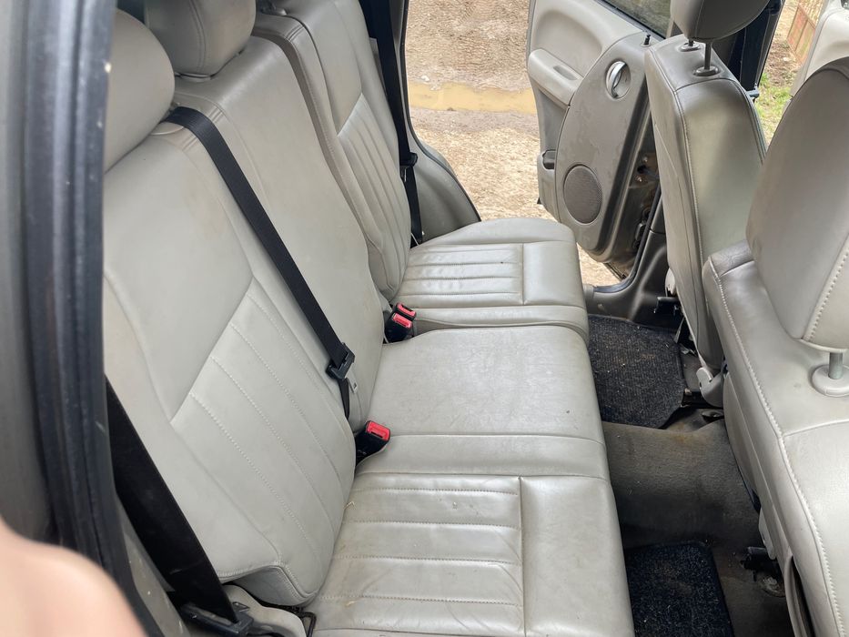 Vand sau schimb jeep cherokee crd