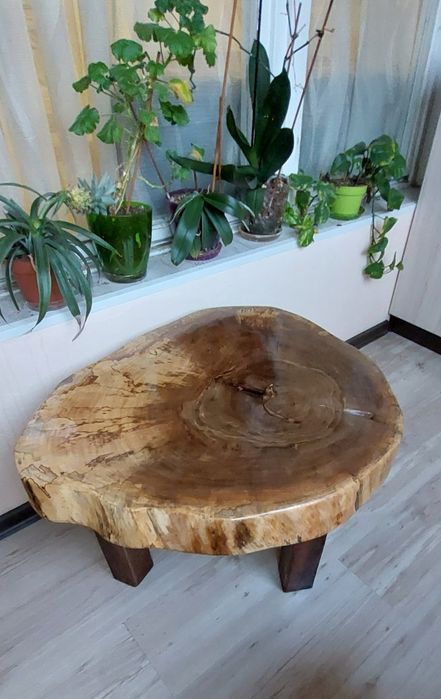 Маса от орех със столче с епоксидна смола