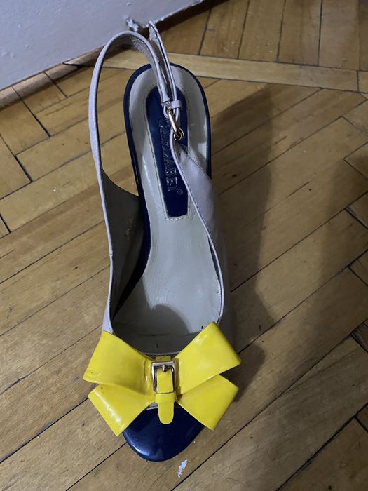 Продам женские босоножки