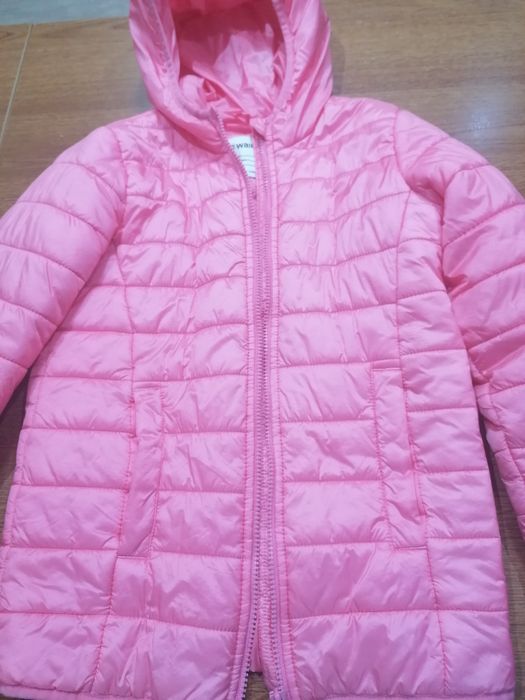 Vând geaca  pentru fete
