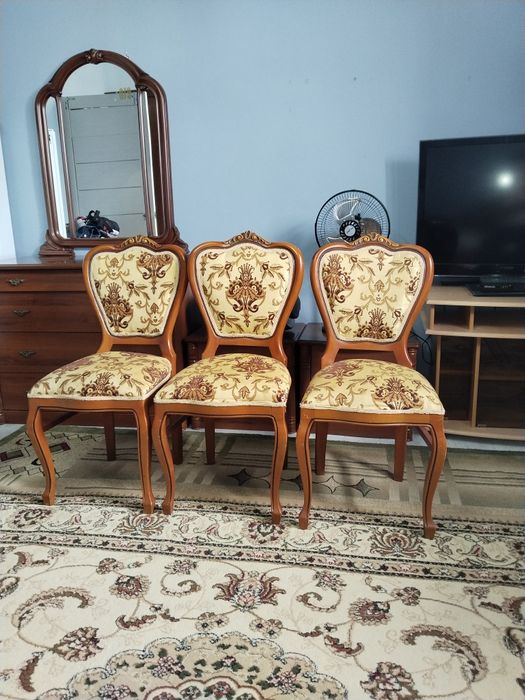 Стулья деревянные для гостей три шт