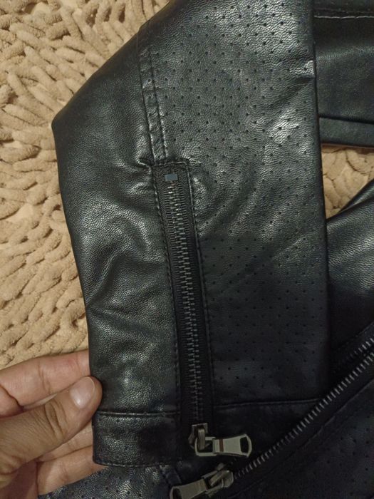 Продам кожанка новая куртка