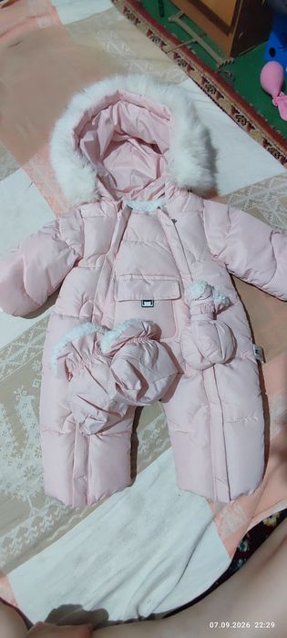 Продам комбинезон для малышки