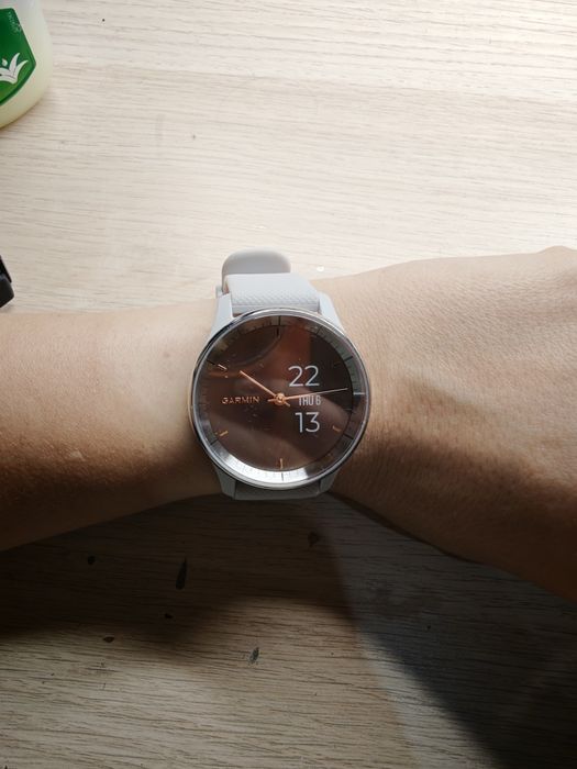 Продам часы Garmin Vivomove Trend
