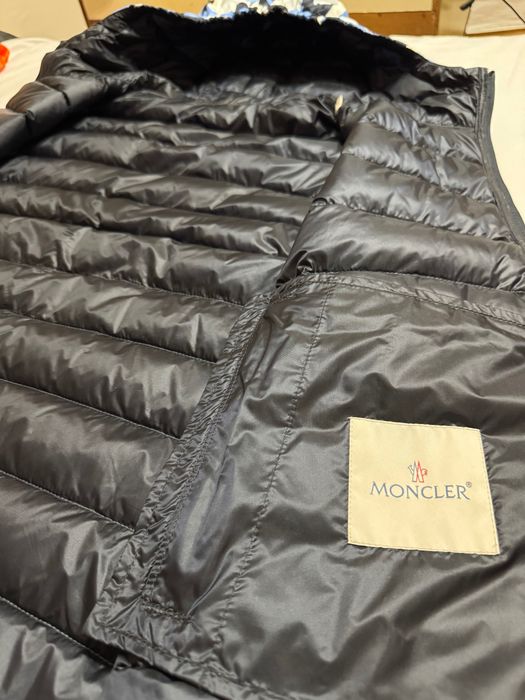 Moncler елек с качулка