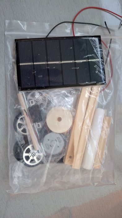 Mașinuță Solară DIY – Kit Educațional STEM pentru Copii / Hobby