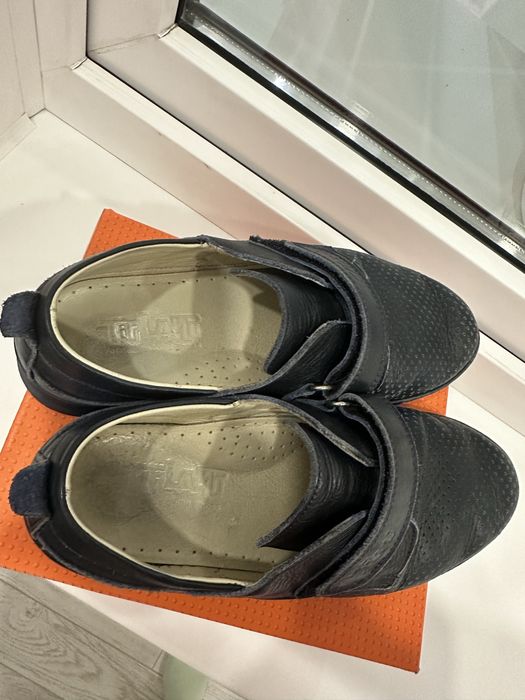 Продам туфли на мальчика