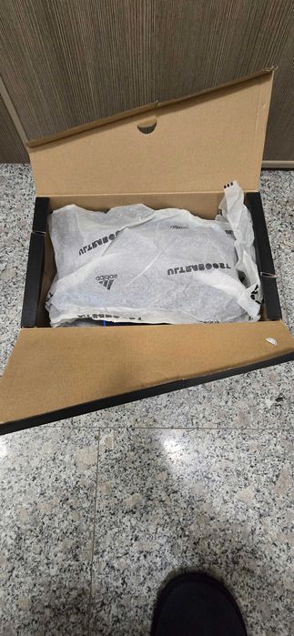 Маратонки Adidas!!