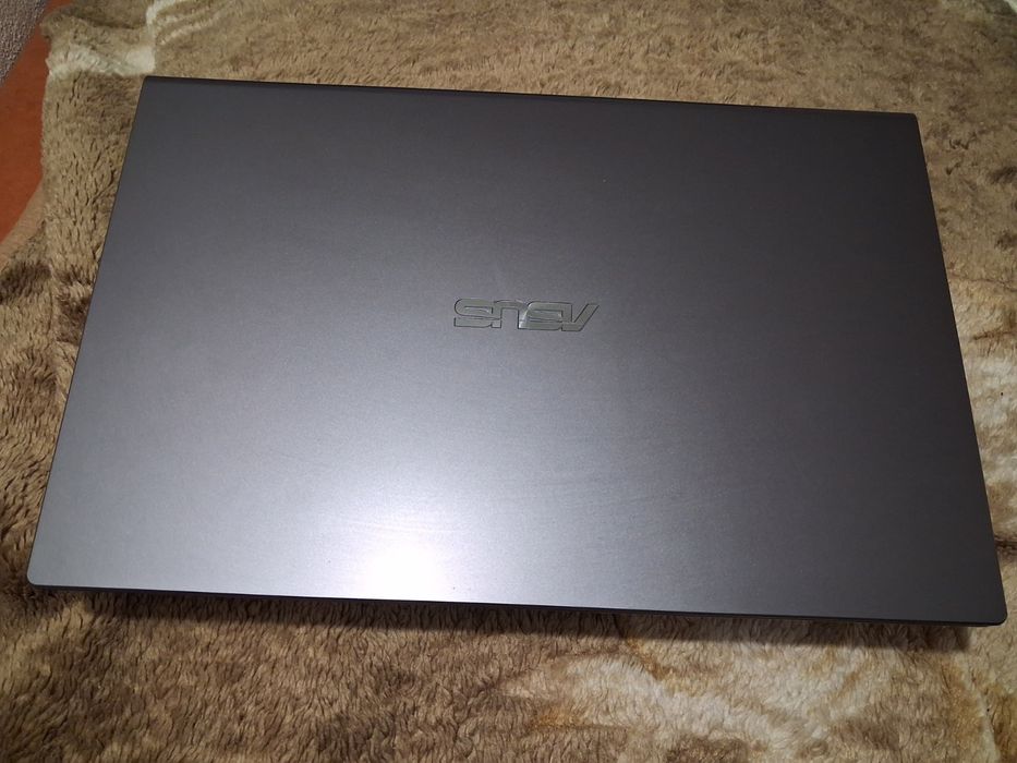 Laptop Asus Vivobook Ryzen 7 ,ssd 500, 8 g Ram , impecabil