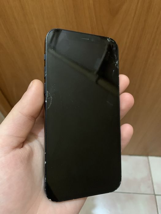 ПРОДАМ iPhone 12
