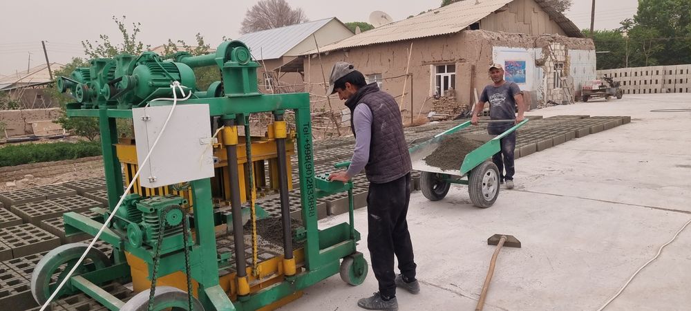 Shlakablok quyish uskunasi sotiladi. Kelishiladi.