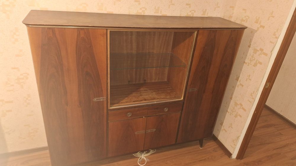 Отдам сервант. Самовывоз