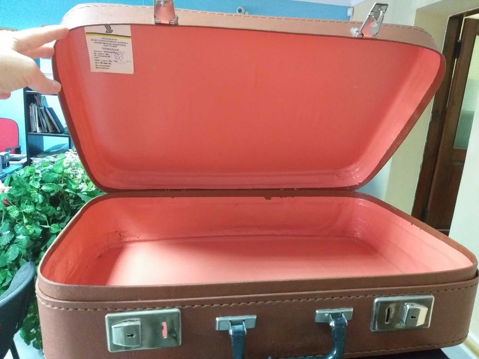 продам "советский" чемодан
