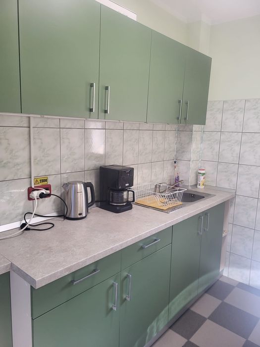 Mobilier bucatarie - model modern + masa