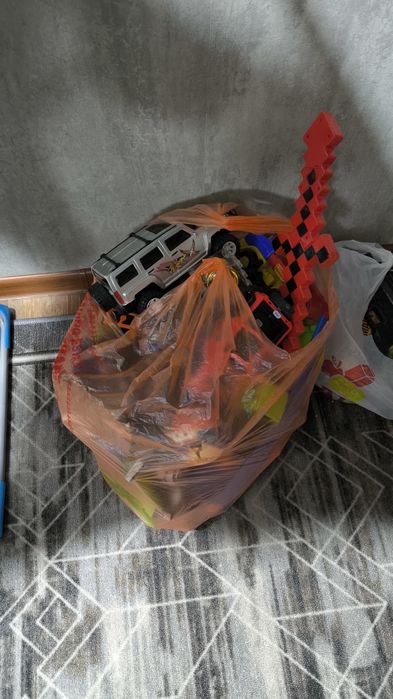 Два пакета с игрушками