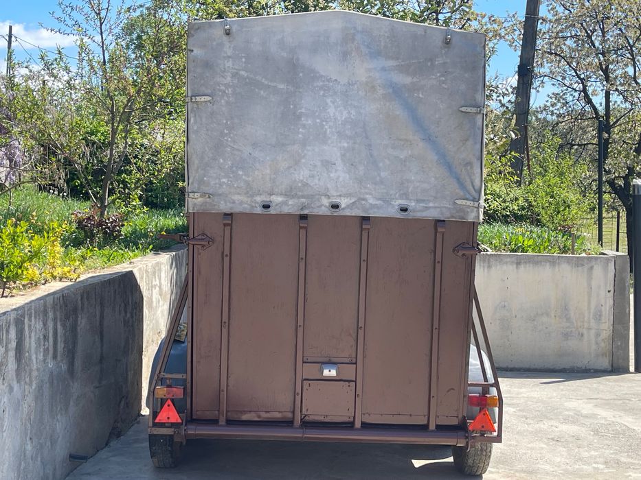 Vând remorcă transport animale vaci viței cai