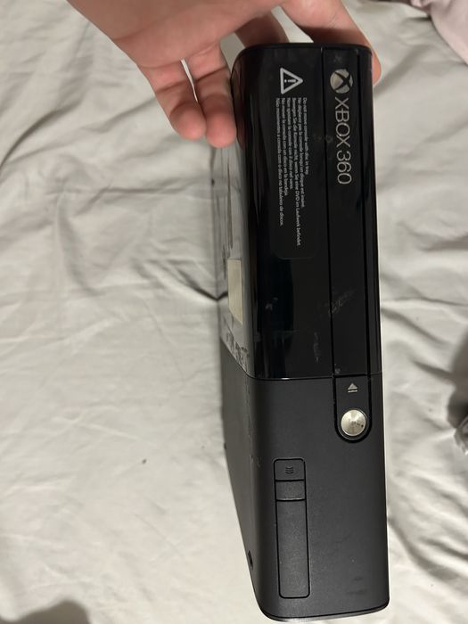 vand xbox 360 cu 3 jocuri incluse in pret