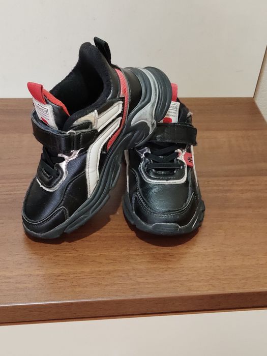 Продам кроссовки на мальчика