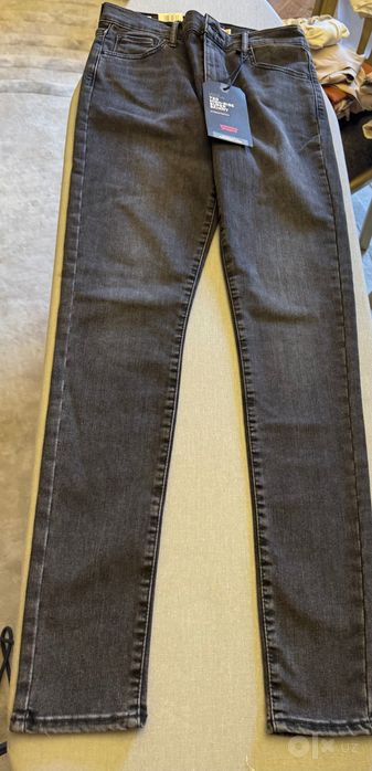 Джинсы Levis 28 размер, новые