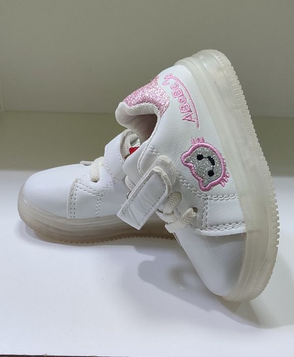 Продам новую детскую обувь