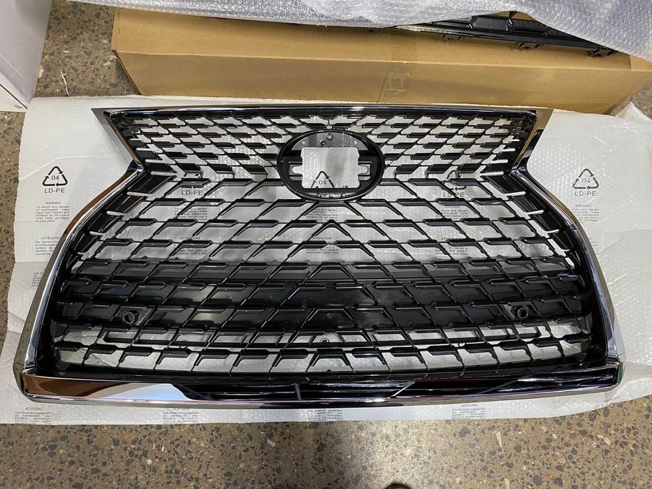 Решетка радиатора Lexus RX350