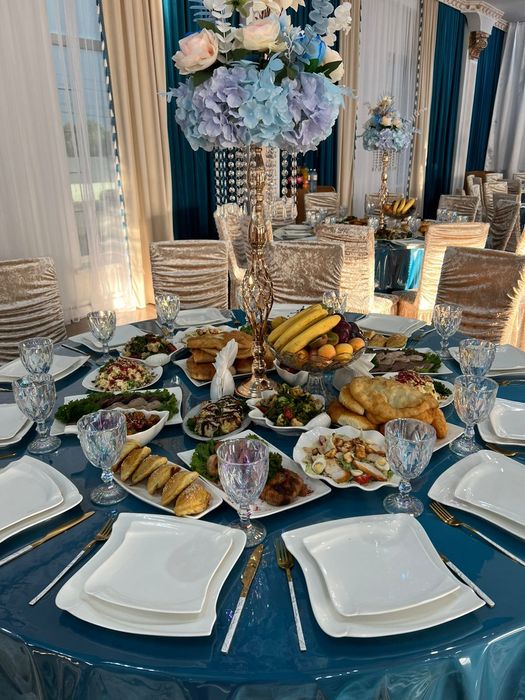 Продам столы,посуду