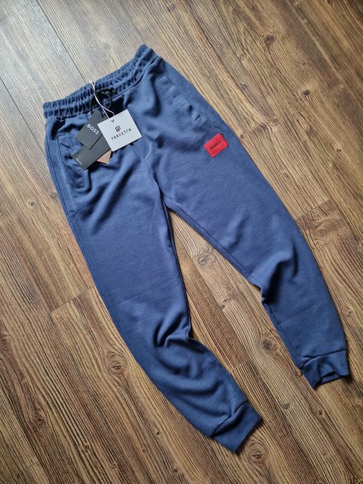 Страхотно мъжко спортно долнище HUGO BOSS , размер S ново с етикет