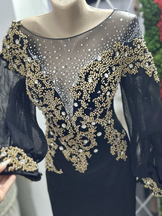 Rochie cu perle auri si pietre
