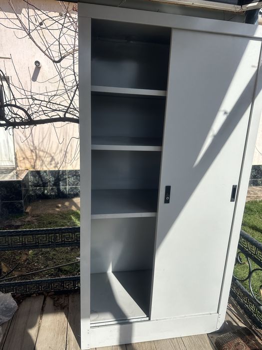 Шкаф метталлический