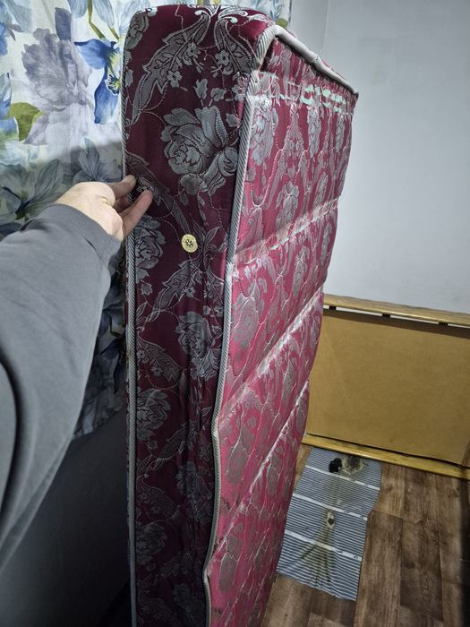 матрасом в хорошем состоянии