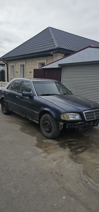Мерседес Бенц с 200