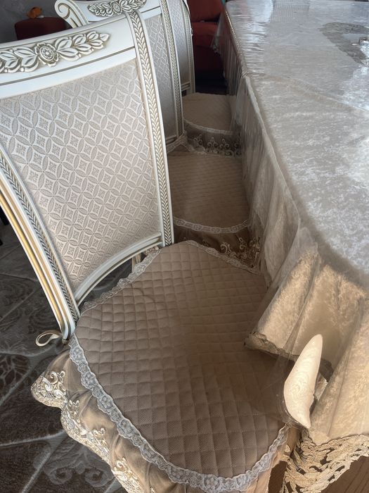 стол со 12 стульями