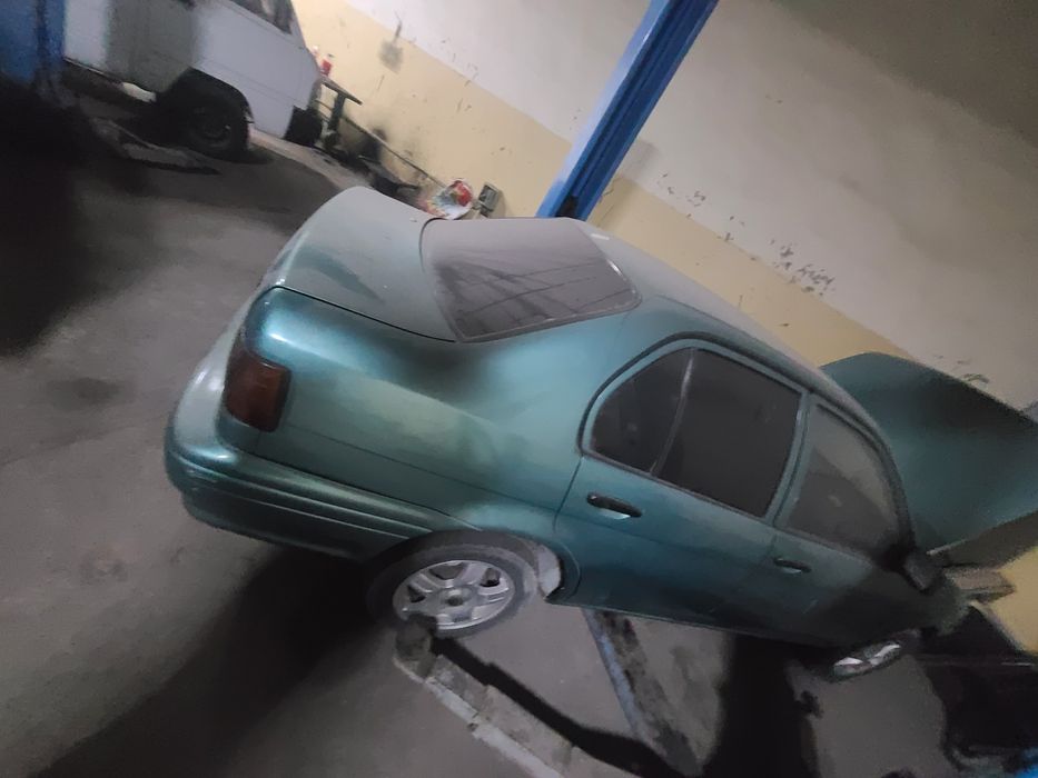 Toyota corola sotiladi