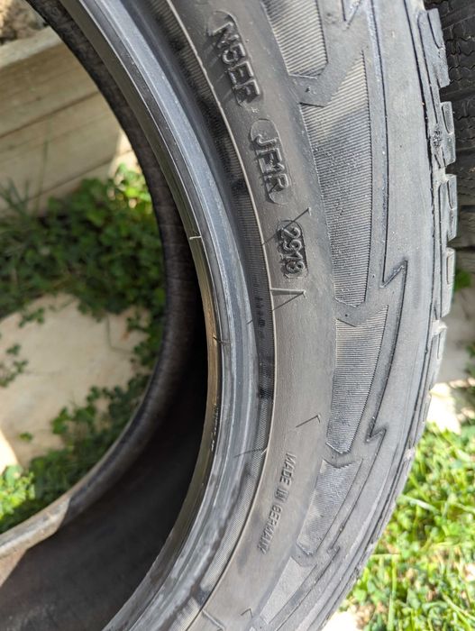 Vand , 2 anvelope de iarna SUV Goodyear 225 x 55 R19  99 V