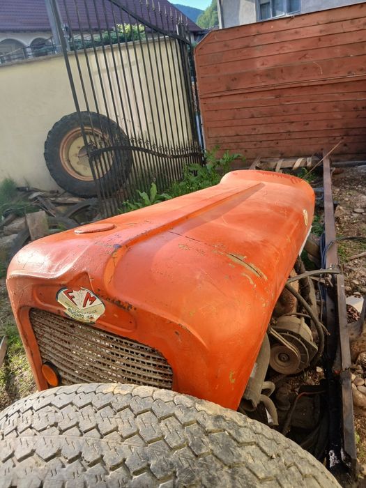 Vind capotă de tractor pe șenile Lamburghini