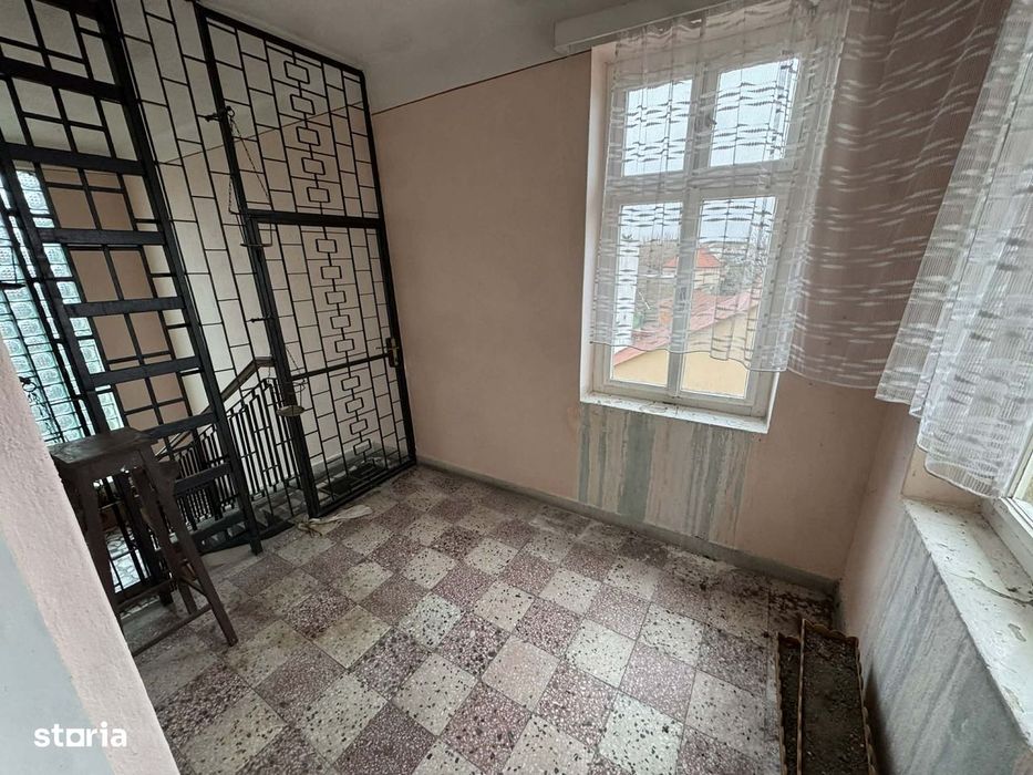 Apartament in asociatie 3 camere + garaj , zona Piata Mica