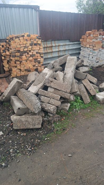 Кирпичи,блоки для фундамента