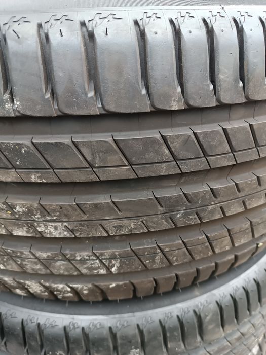 Vând 3 seturi anvelope