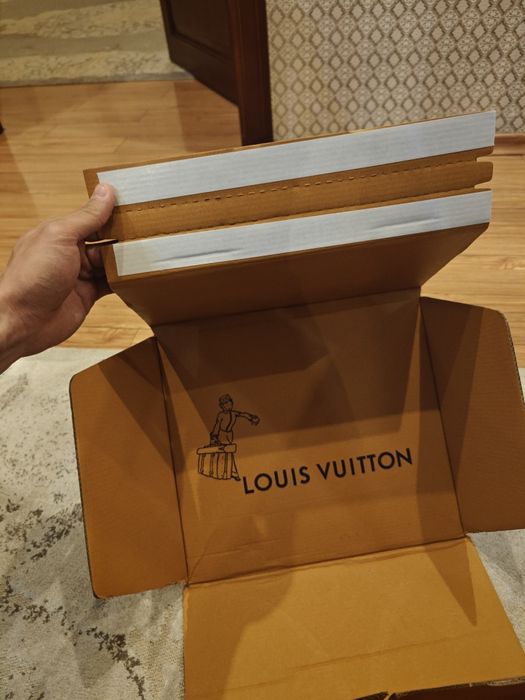 Коробка от LV Louis Vuitton